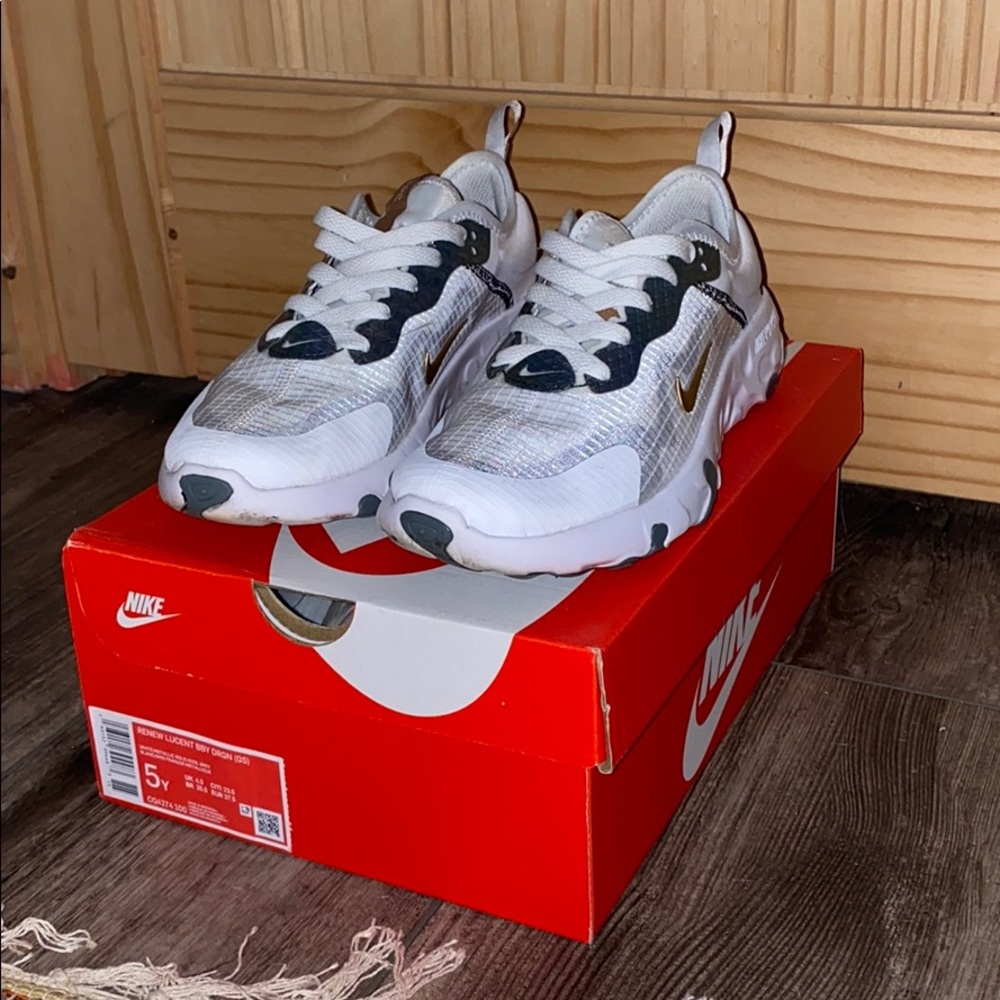 Nike renew lucent